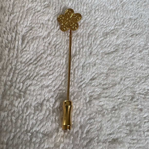 Elegant Gold Tone Floral Stick Pin - Scarf | Hijab | Lapel Pin Brooch - Picture 7 of 7